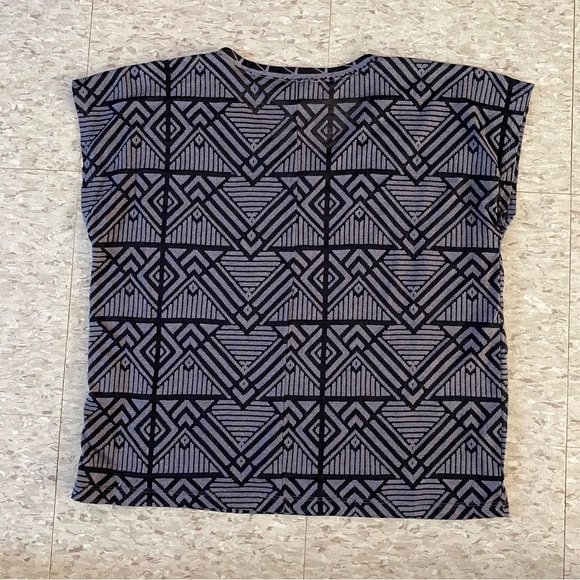 ARITZIA TALULA Gray Black Vneck T-Shirt Top Large - Picture 3 of 6